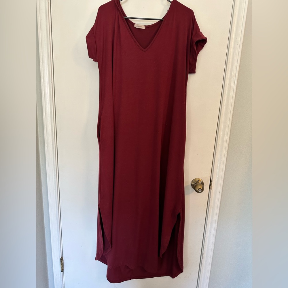 Entero Maxi Dress Maroon